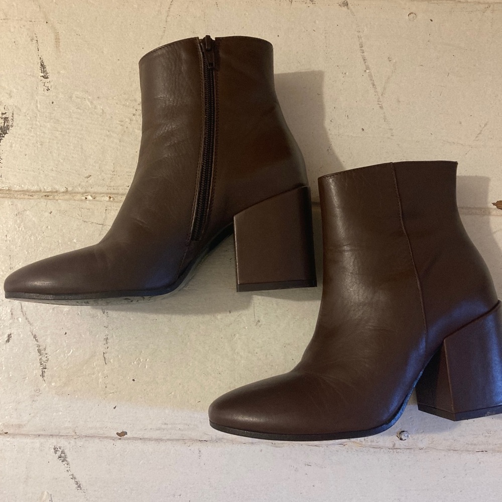 Bloomingdale’s made in Italy chocolate brown block heel ankle boot size 37